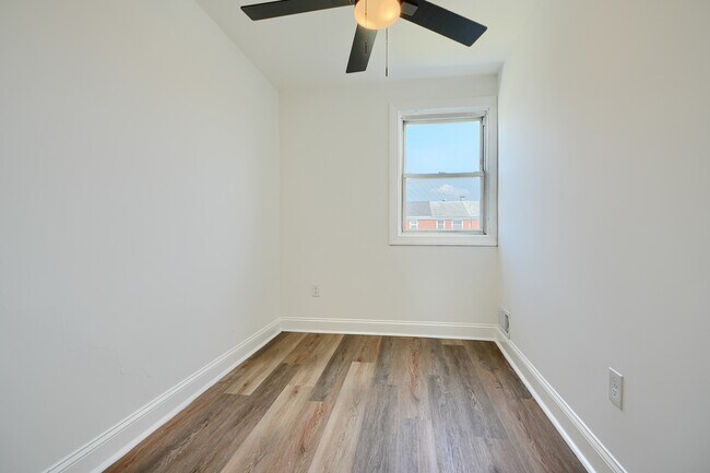 Foto del edificio - 2204 Redthorn Rd