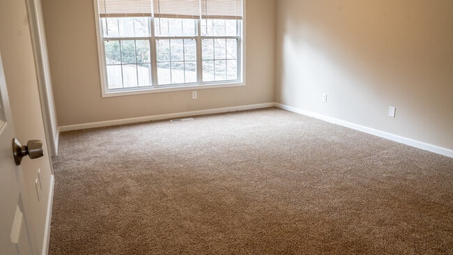 Building Photo - 203 Chesapeake Ln, Woodstock