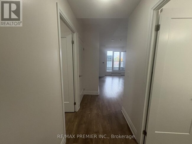 Photo du bâtiment - 3220 Sheppard Ave E