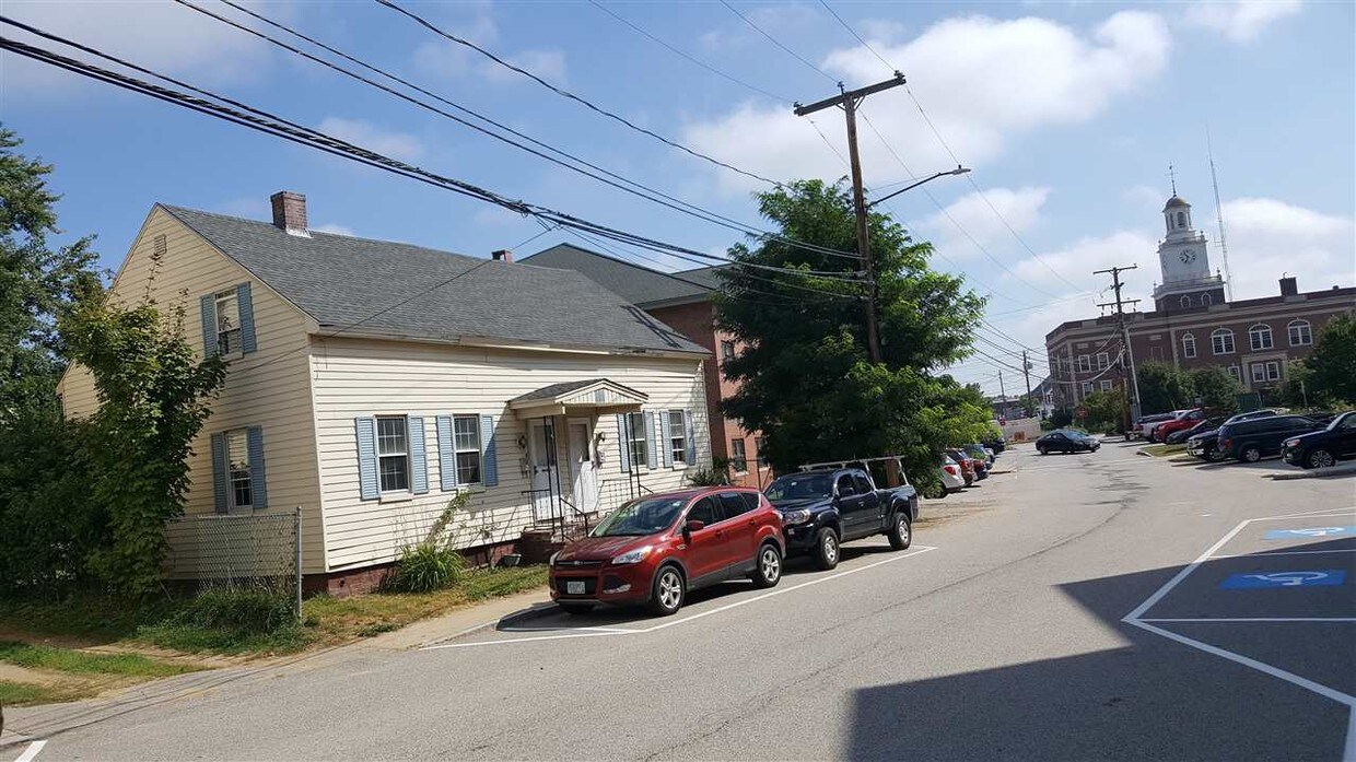 35 St Thomas St, Dover, NH 03820 Townhouse for Rent in Dover, NH