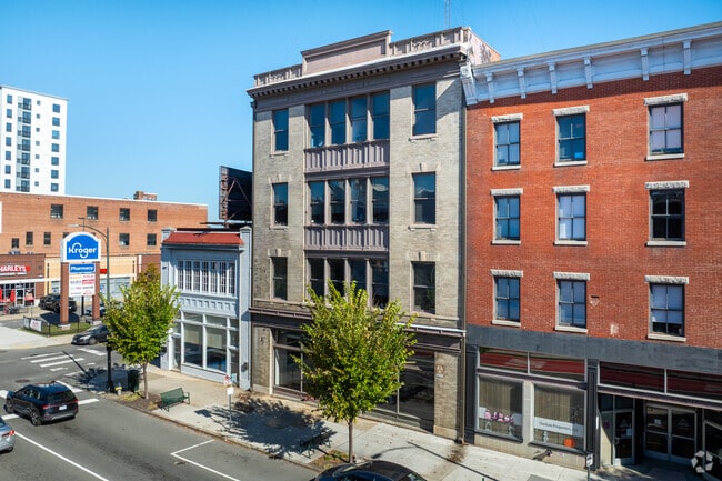 Building Photo - 1322 W Broad St