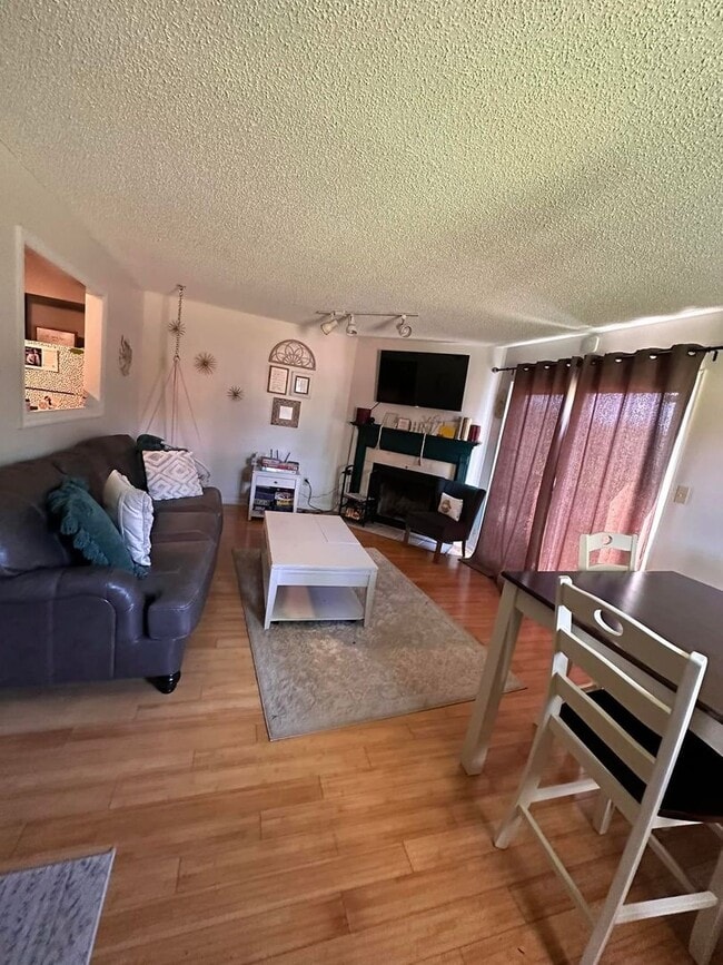 Foto del edificio - 2033 N Economy Rd