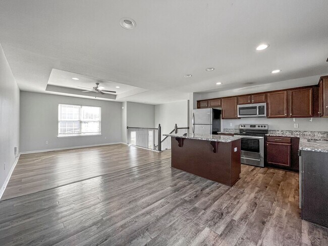 Foto del edificio - Spacious 3BR Home in Raymore, MO | Garage & Pet-Friendly