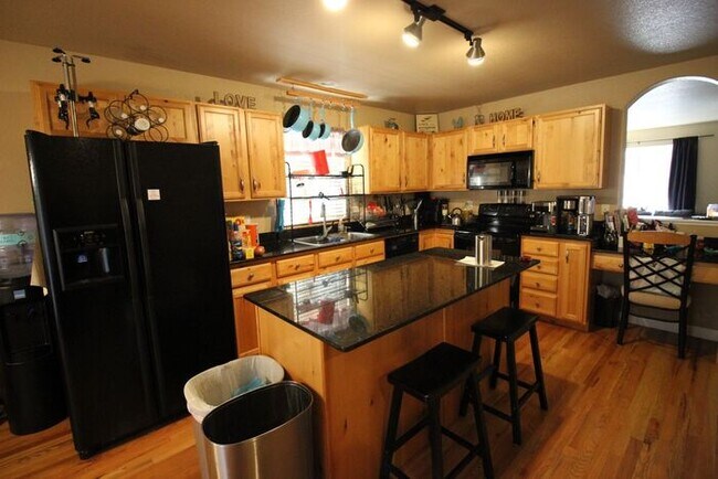 Foto del edificio - Wonderful Home with Finished Basement