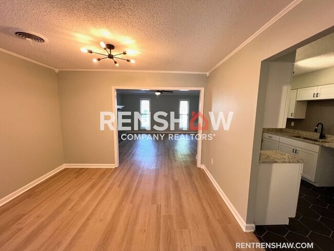 Building Photo - Gorgeous 4 Bedroom / 2 Bath - Move In Ready!