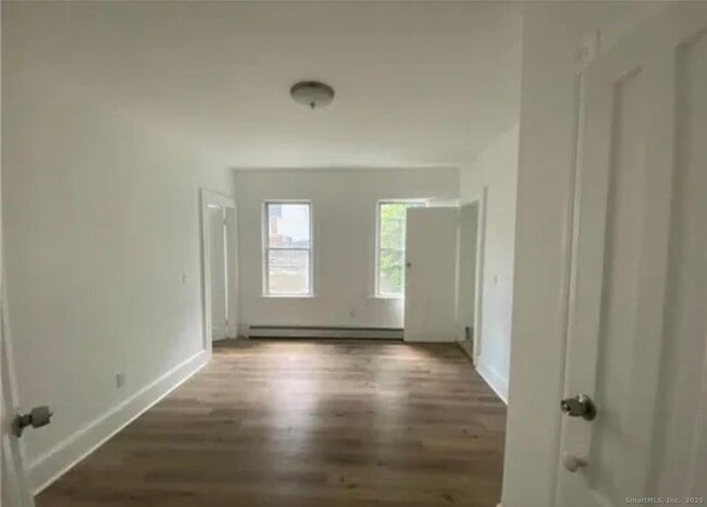 Foto del edificio - 220 Maplewood Ave