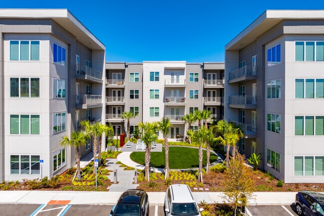 11929 Pioneers Way Orlando, FL 32832 - Novel Nona