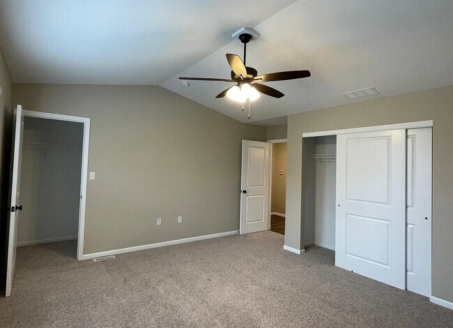 Foto del edificio - 225-235 Bradford Ln