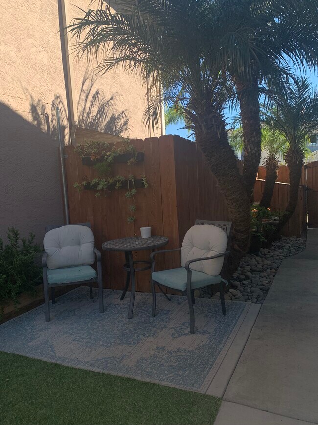 Foto del edificio - 2406 Maravilla Way