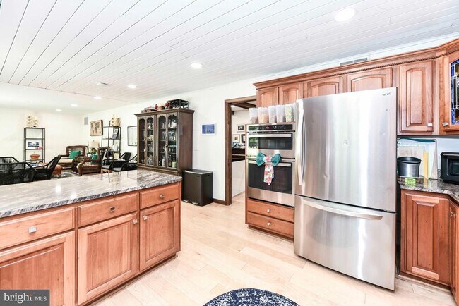Foto del edificio - 7833 Willowbrook Rd