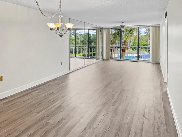 Foto del edificio - 2701 Village Blvd