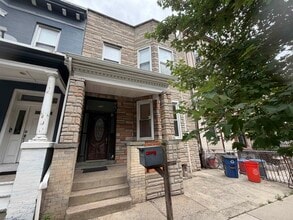 Building Photo - 228 Maple St