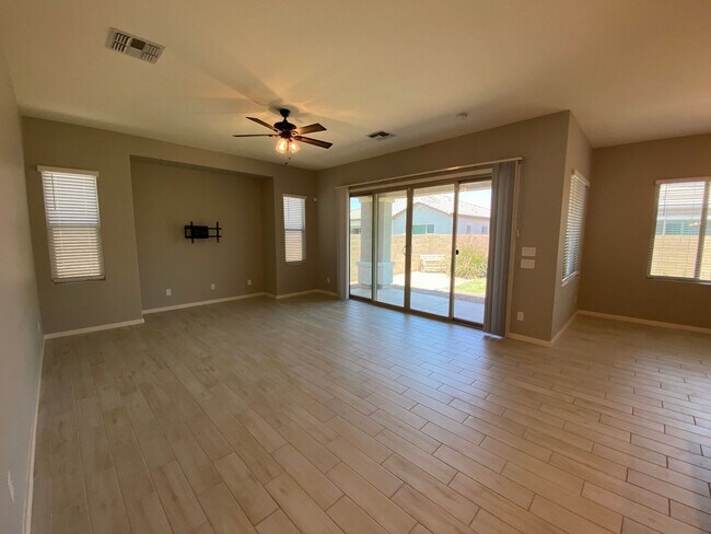 Building Photo - Coming Mid July!
