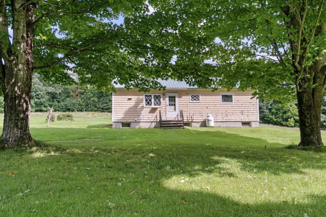 Primary Photo - 19 Schacht Ln