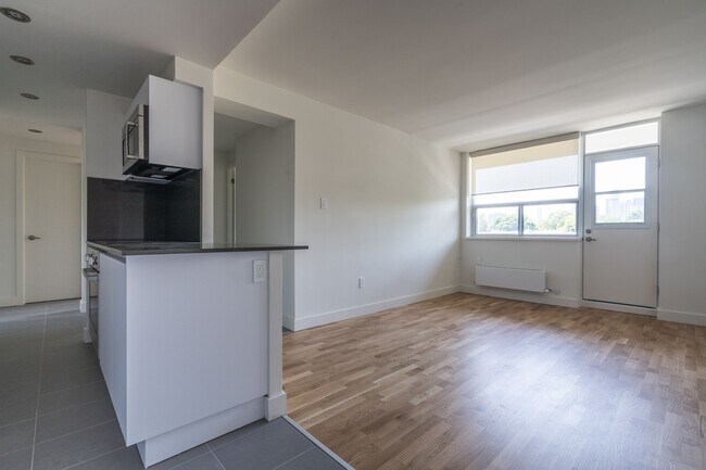 Building Photo - 230 Oak St