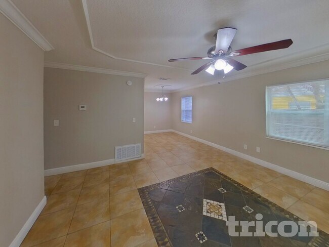 Foto del edificio - 563 Robin Hill Cir