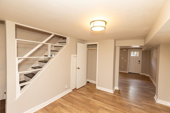 Foto del edificio - 2BR/1B in historic Anacostia. HUGE back yard