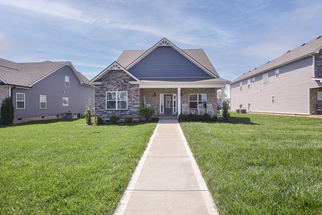 Primary Photo - Dog Friendly Five Bedroom!