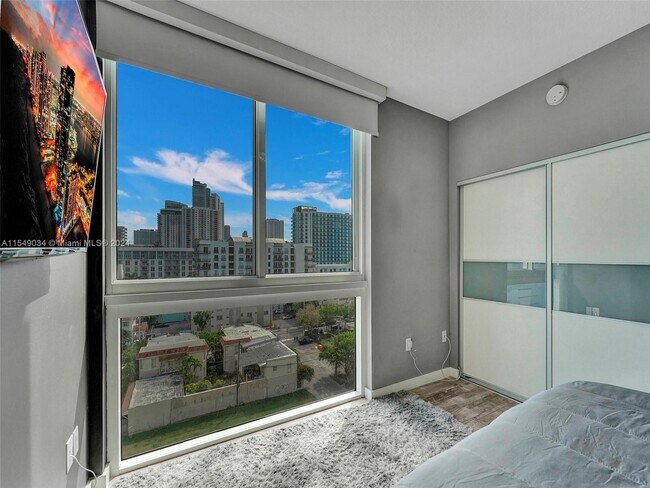 Foto del edificio - 600 NE 27th St