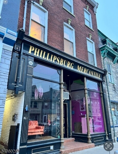 Foto principal - 396 S Main St