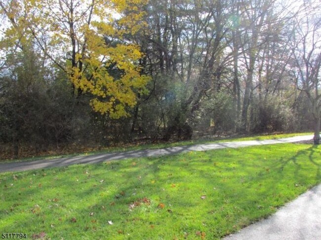 Building Photo - 609B Marlborough Common