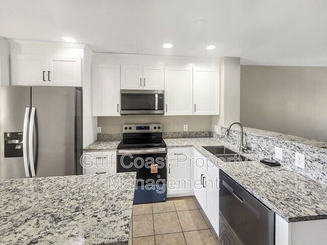 Foto del edificio - 8716 Spruce Hills Ct