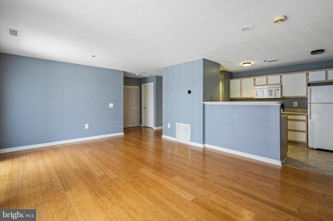 Building Photo - 2702 Lighthouse Point E