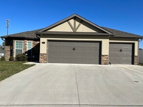 Building Photo - 4015 Perennial Ct