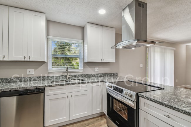 Building Photo - 16901 Melba Ln