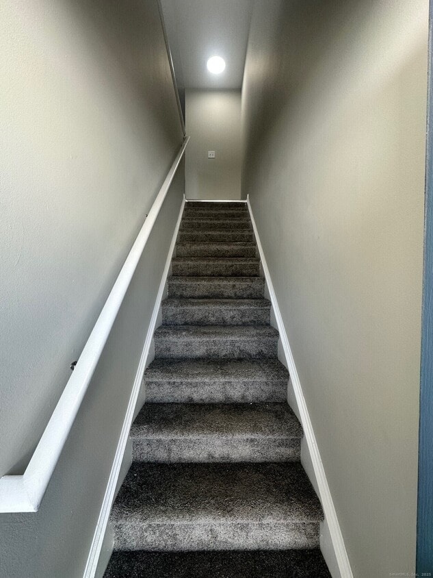 Building Photo - 68 W Main St