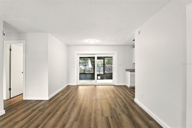 Building Photo - 102 Ventura Dr