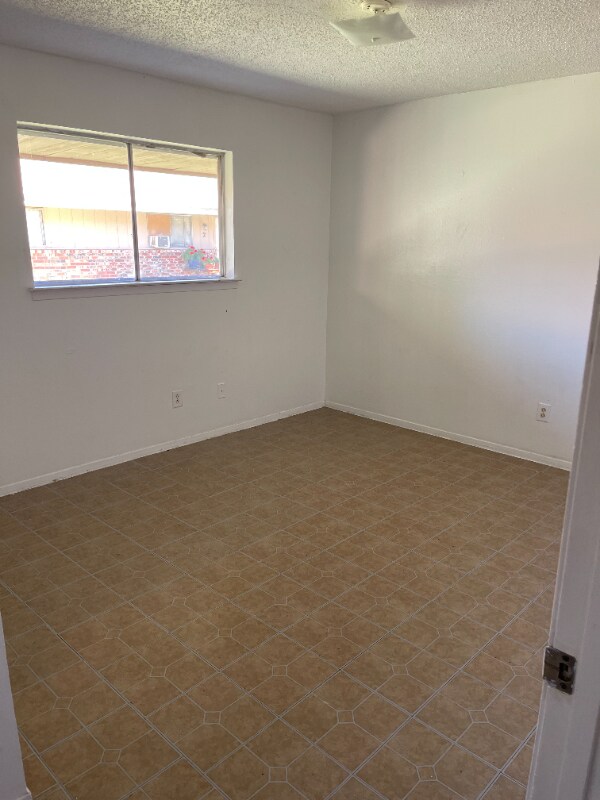 Foto del edificio - 1725 E 1st St