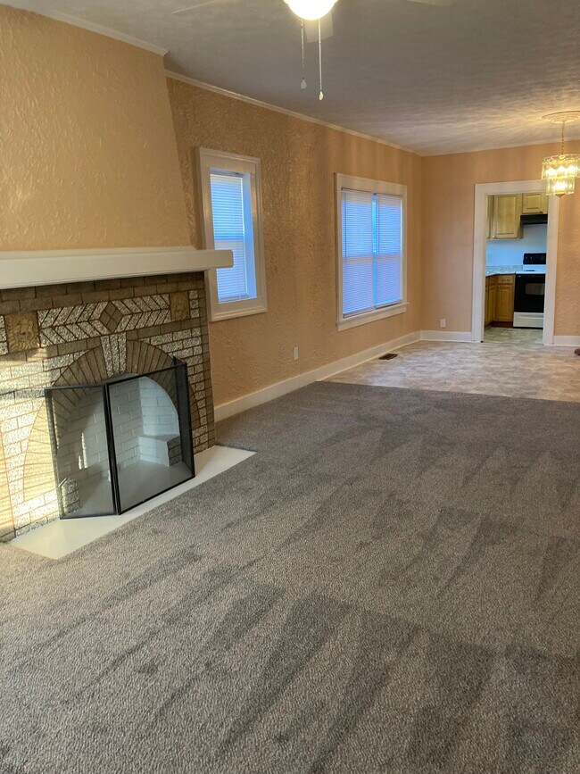Living Room - 1824 Elsmere Ave