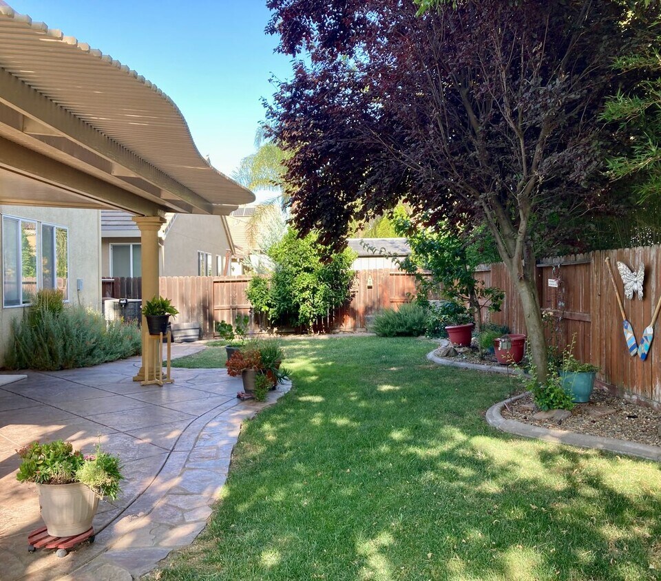 Foto del edificio - Spacious 4-Bedroom Home in Woodland –Cul-d...