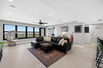 Building Photo - 3200 Port Royale Dr N
