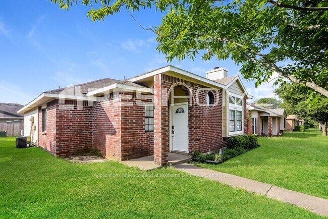 Building Photo - HOME FOR RENT!!