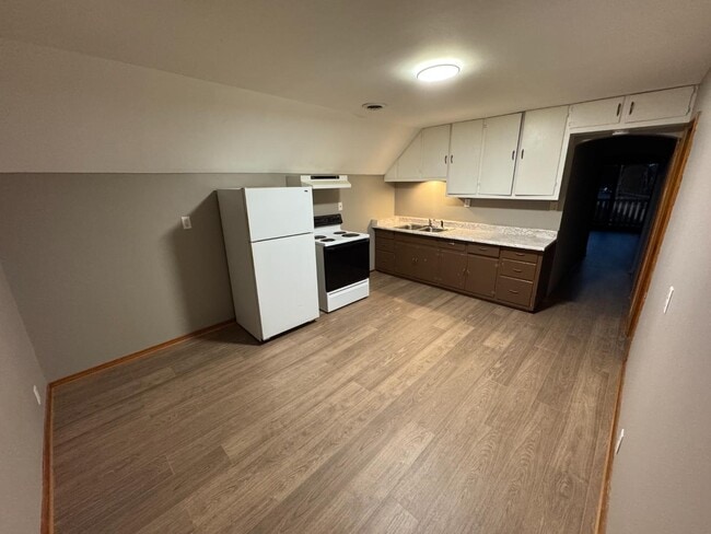 Building Photo - 5102 S Nicholson Ave