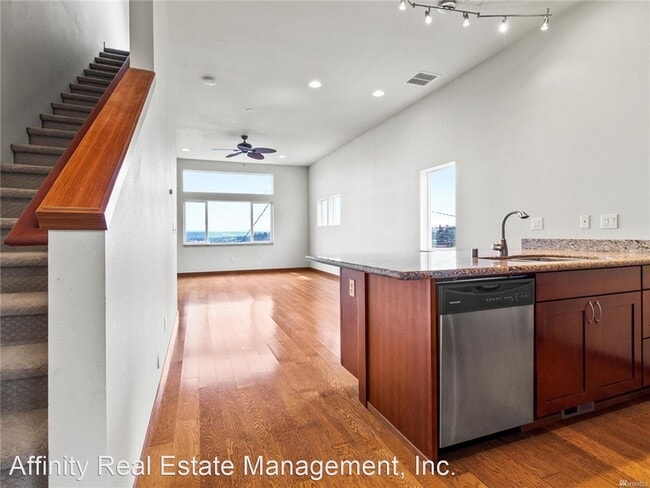 Building Photo - 3 br, 2.5 bath House - 626 S 23rd St