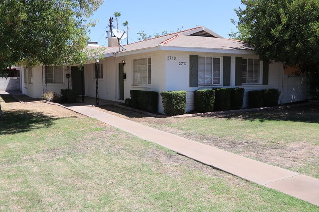 Building Photo - 2710 E Glenrosa Ave