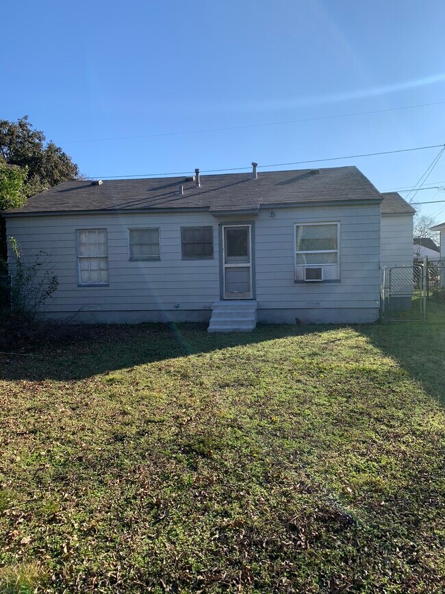 Building Photo - 7121 Toland St