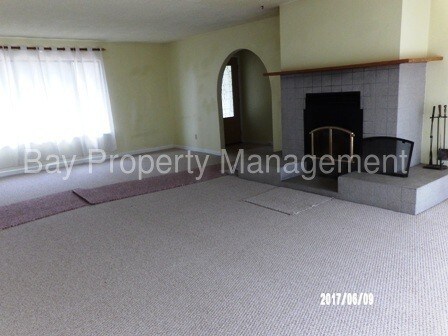 Foto del edificio - 745 Paradise Rd