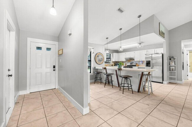 Foto del edificio - 1174 Bay Ct