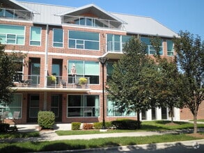 Building Photo - 300 Hamilton St