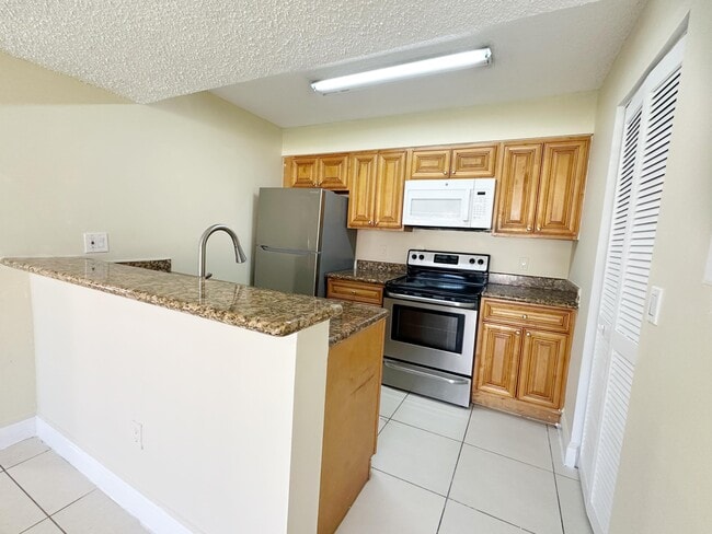 Building Photo - 1241 SW 46th Ave