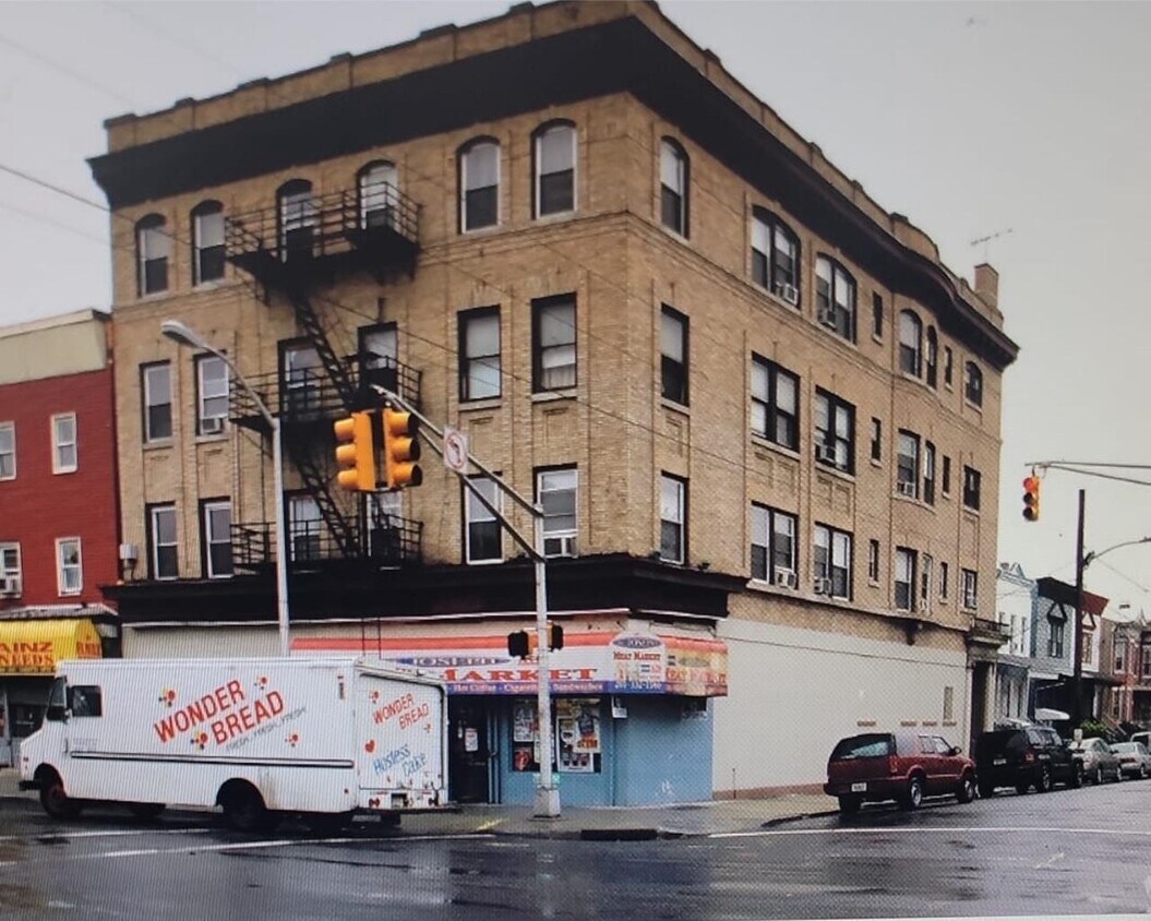 Primary Photo - 100 Linden Ave