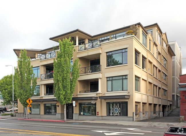 Building Photo - Tiara de Lago