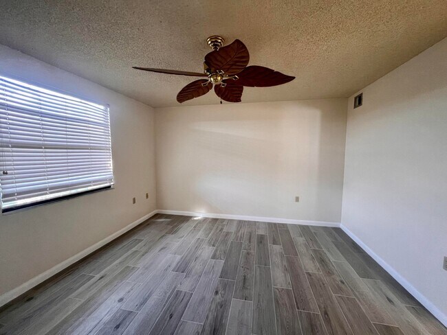Foto del edificio - 3515 Village Blvd