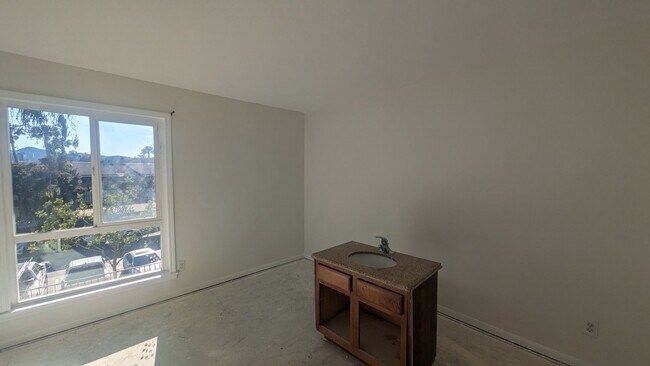 Foto del edificio - Refreshed condo in Gated Community