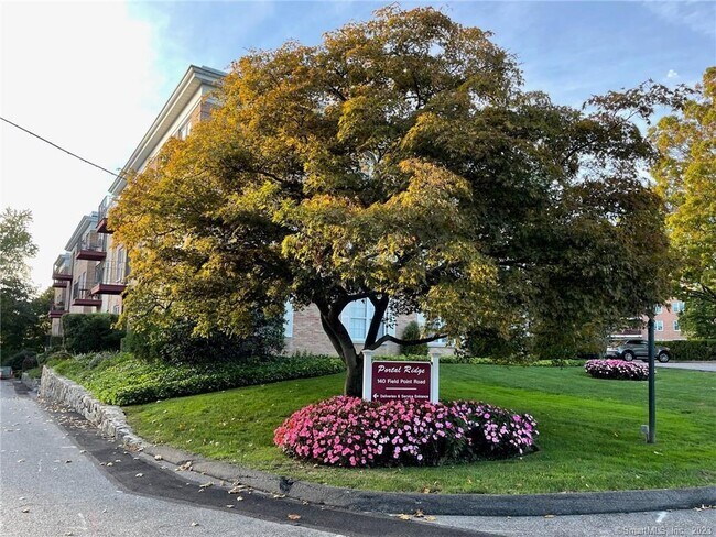 Foto del edificio - 140 Field Point Rd