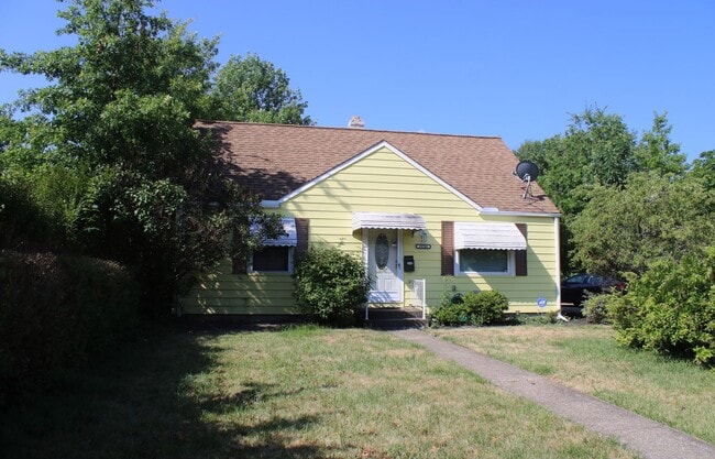 Building Photo - 4 bedroom/1 Bath Single Home!